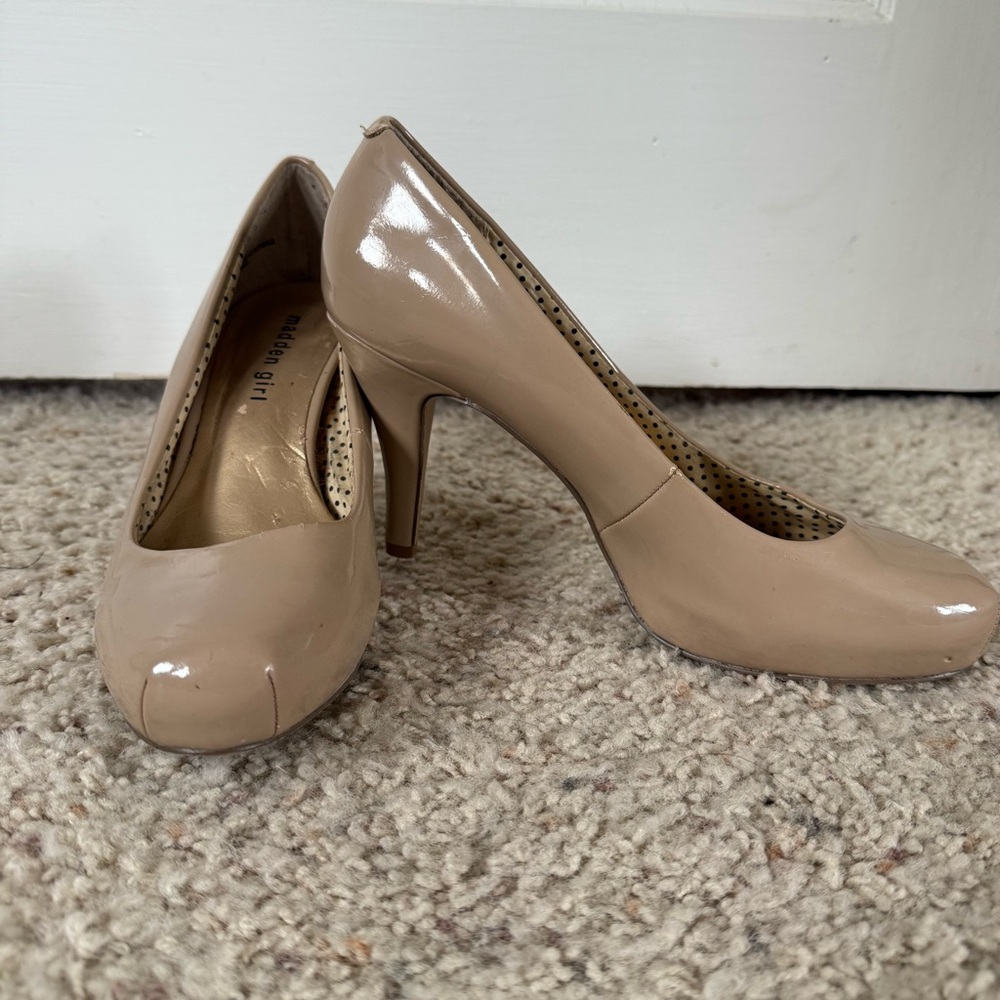 Madden Girl‎ Getta Women's Nude Beige Patent Leather Stiletto Pumps Heels Sz 7.5